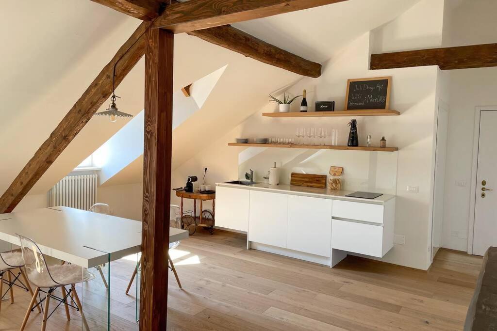 Design Apartment In The Heart Of 볼차노 외부 사진